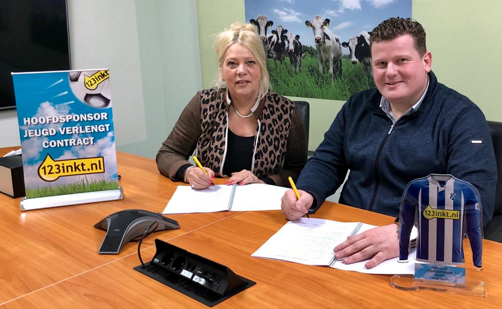 Angerlo Vooruit jeugd-hoofdsponsor 123inkt.nl tekent drie jaar bij
